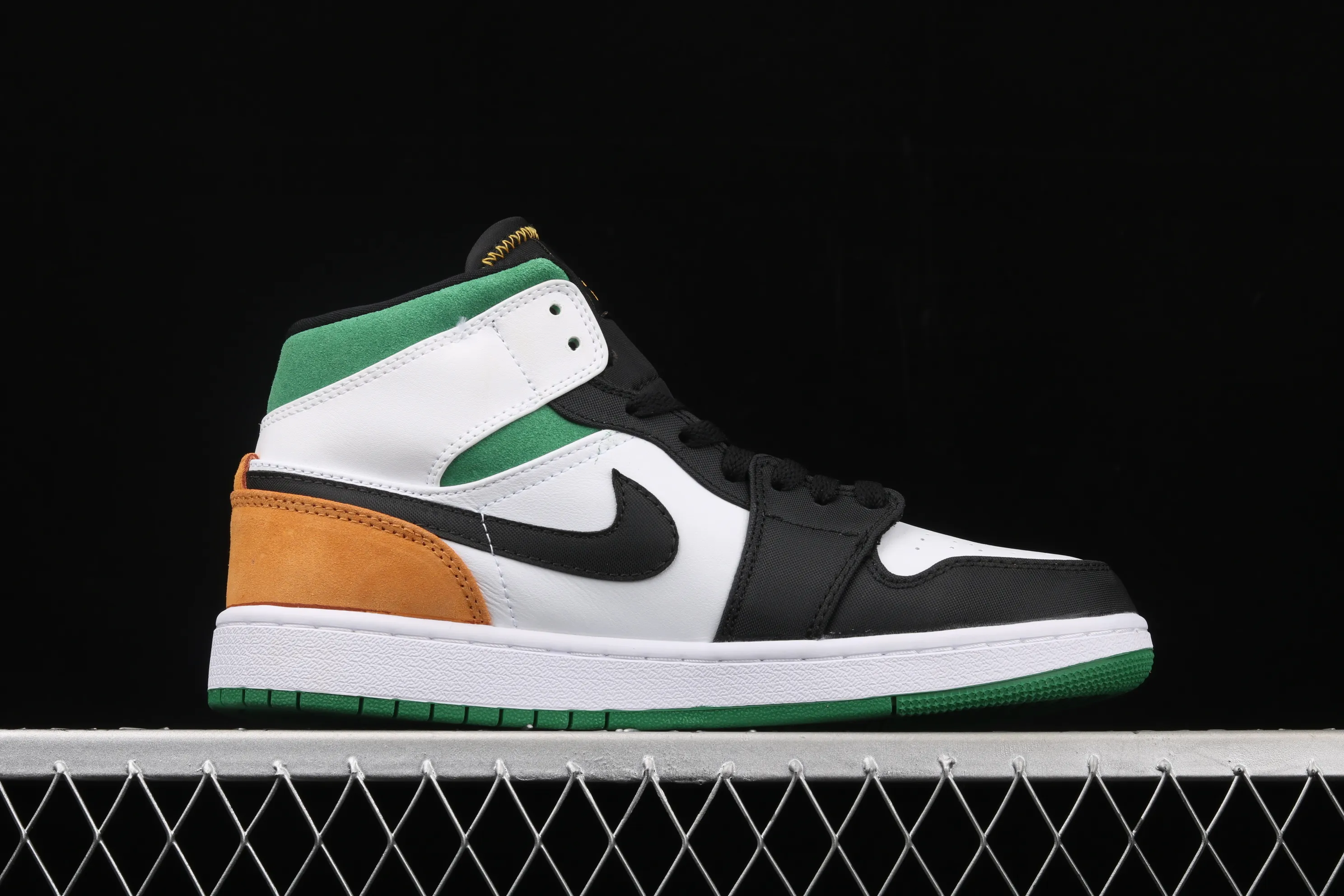 All categories Air Jordan Jordan series basketball shoes Air Jordan 1 Mid Air Jordan 1 Mid AJ1 Joe 1 mid-top gold medal color matching 852542-101